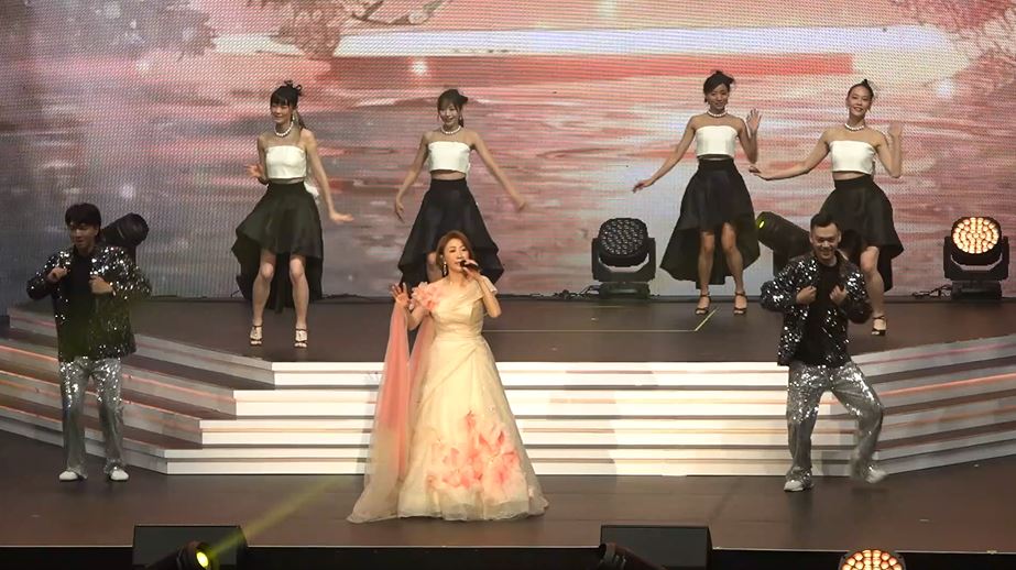 "藍寶石大歌廳"演唱會 林俊逸、邵大倫上演模仿PK賽