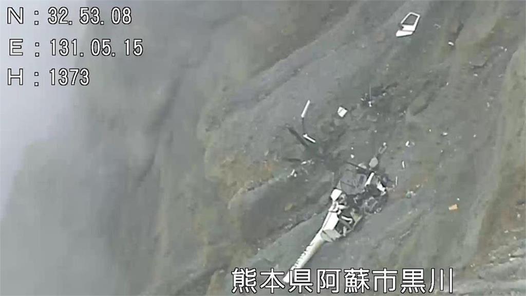 阿蘇火山口「超清晰綠湖泊」震撼曝光！台人憶「環繞經驗」：真的是用命去賭