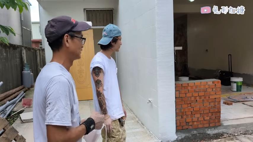 讚嘆連連!台日夫妻老屋翻新DIY 磚頭、水泥太重直呼:師傅太厲害了