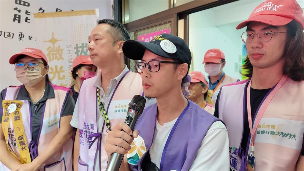 微光罷團沿街播放最新MV　強調「罷傅」捍衛主權