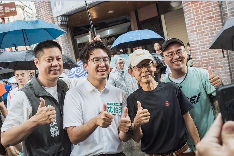 台北順起來！沈伯洋赴大稻埕掃街　議員參選人賴俊翰當領隊介紹家鄉