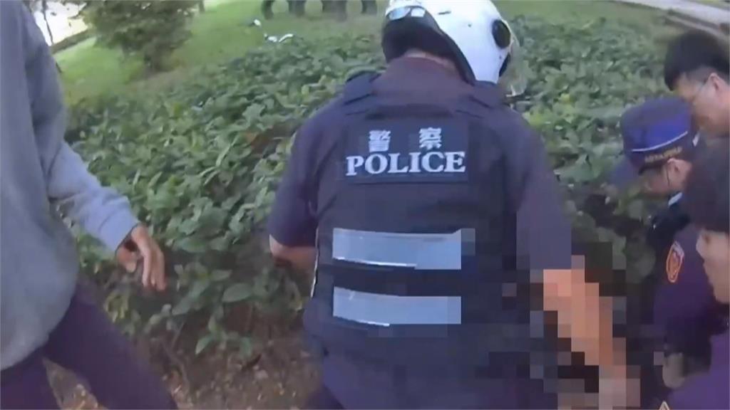 拒捕持美工刀頑強抵抗　楠梓警對空連開6槍壓制通緝犯