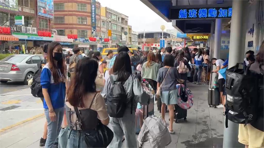 端午連假東琉線湧人潮 早上七點就加開船班