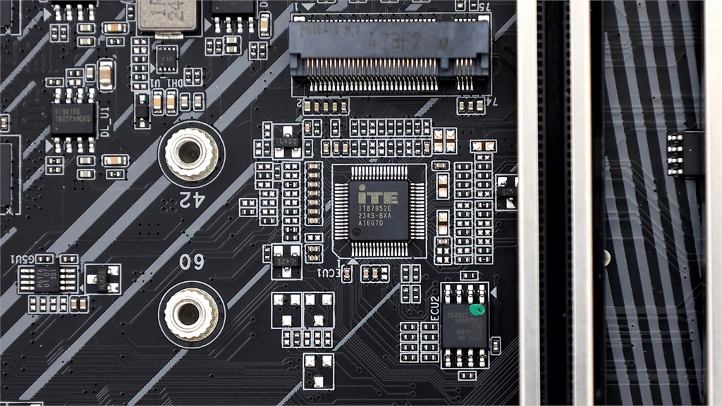 加入 Thunderbolt 了!GIGABYTE Z890 AORUS Master 補上 I/O 最後一塊拼圖