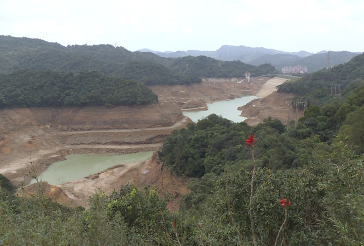 基隆新山水庫修復滲漏管線 罕見「見底」畫面成限定新景點