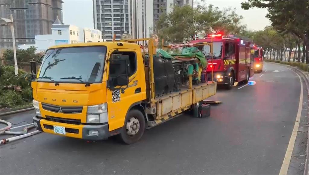 台中北屯疑施工不慎「挖破瓦斯管線」　地底竄大量濃煙！工人四散逃命