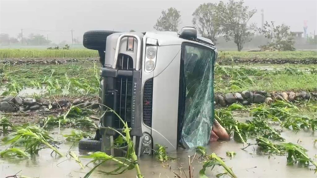 康芮強襲!花蓮新城康樂村一片狼藉 聯結車也被「超狂陣風」吹到翻車