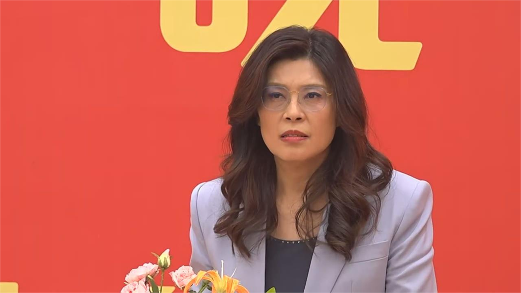 鄭麗文訪中穿紫色西裝「暗藏隱喻」？網一看秒懂開酸：藍加紅就是紫色