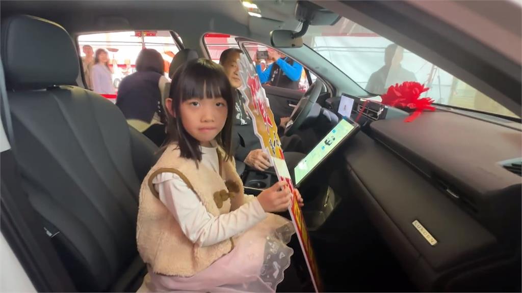 6歲女童大初五生日「這宮廟」參拜 元宵節連續擲出12個聖筊贏得百萬電動車