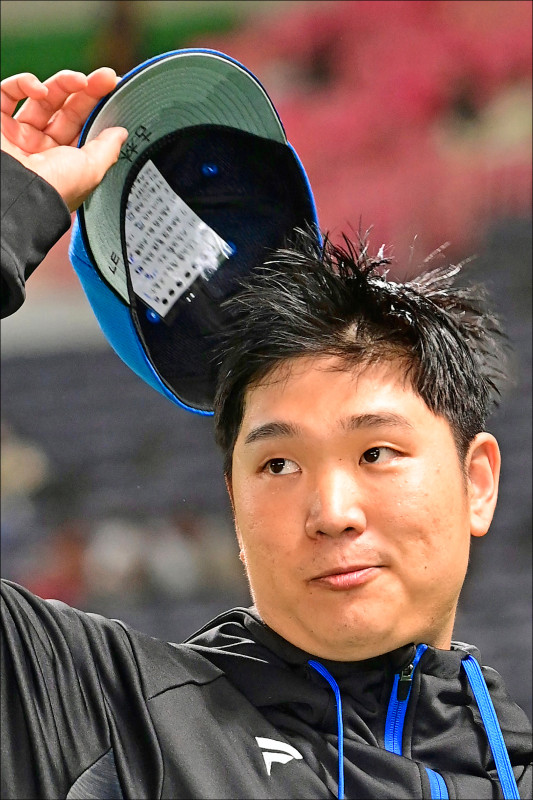 日職(影)/古林睿煬「帶小抄」上場!首勝球送愛妻、新庄監督發文大讚子弟兵