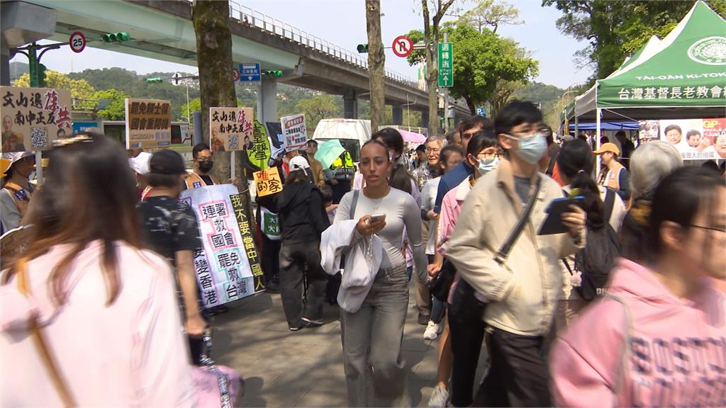雙北11罷團首度齊聚合體!鎖定連假熱門景點舉辦快閃活動拚連署