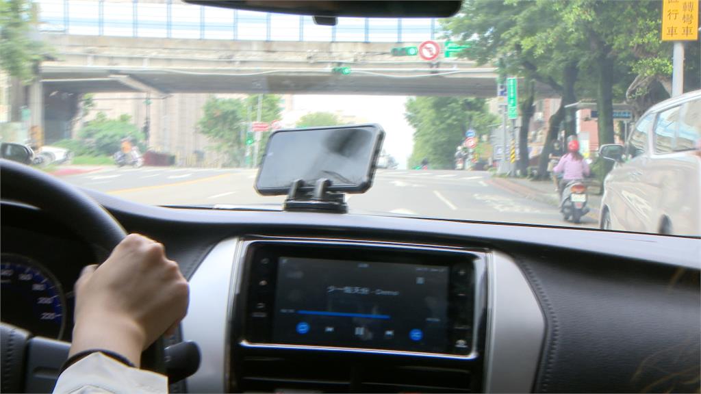 共享汽車也能租到豪華車款 業者換新車攬客