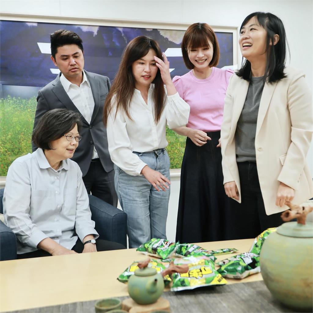 蔡英文不認愚人節宣布「今天是國際香菜日」！吸2.7萬人朝聖：以為又要選總統