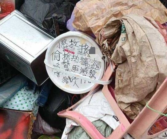 久未返家騎樓遭60歲老婦占用堆滿廢物 議員關心竟在垃圾堆中驚見「一顆頭」