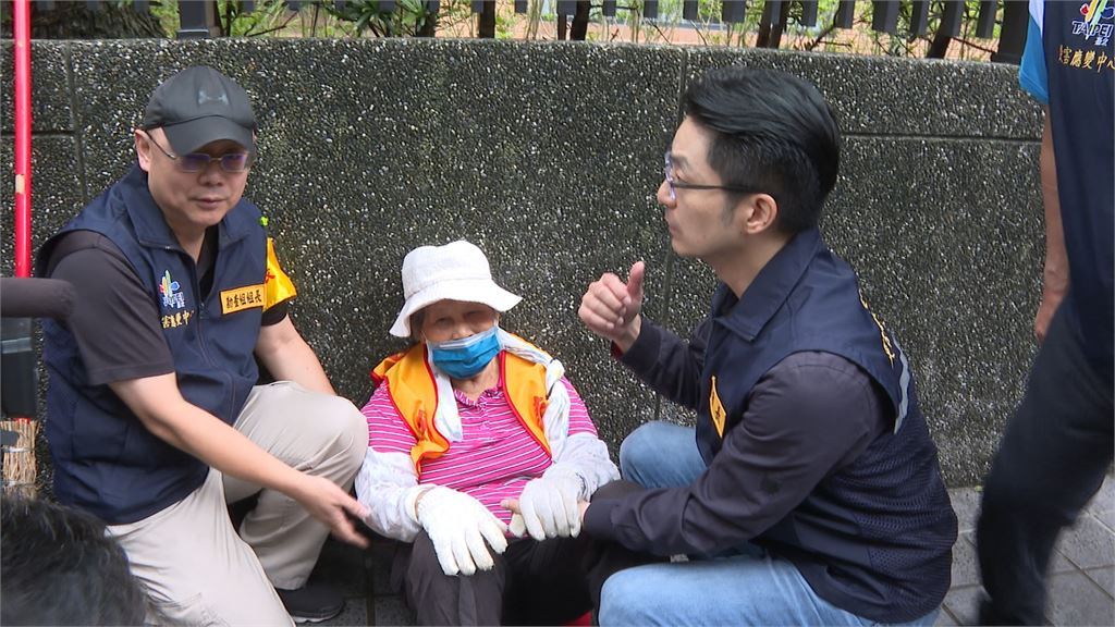 蔣萬安勘災稱「掃地要技巧」！張育萌批「講廢話」狠酸：親民變如朕親臨