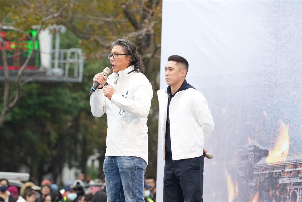 快新聞/藍白議員父子檔釘孤枝 陳世軒曝:柯文哲送他的書上竟有北所編號