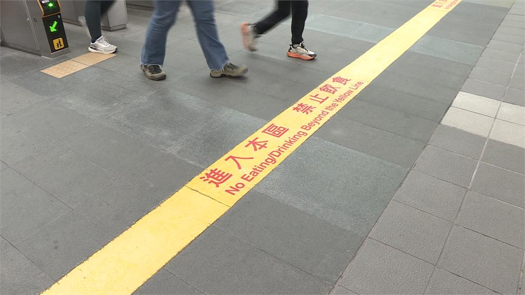 嚼口香糖挨罰！男子大鬧捷運車廂　反嗆站務員「知道我誰嗎」