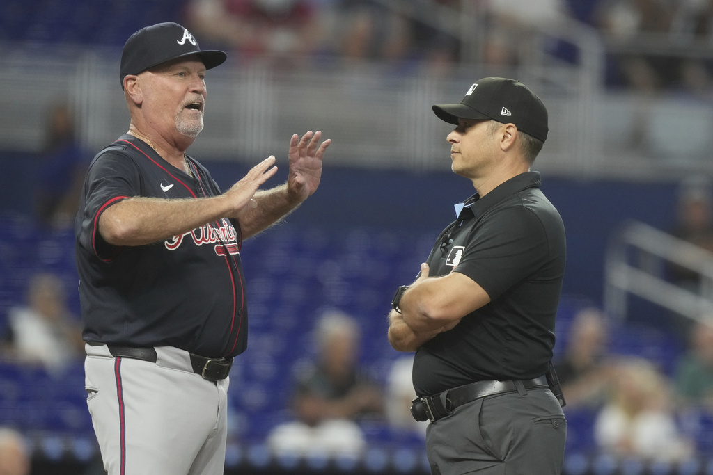 MLB(影)/Acuna挨觸身球超不爽! 勇士馬林魚場上對峙總教練被驅逐