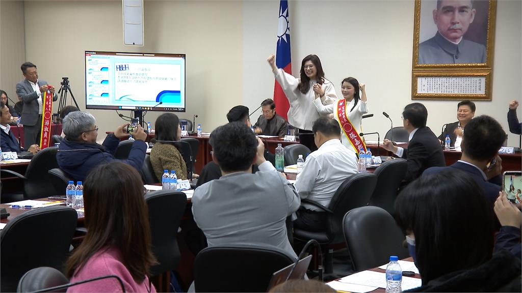 藍黨女力張嘉郡披戰袍！力拚2026雲林縣長　拋出政見牛肉