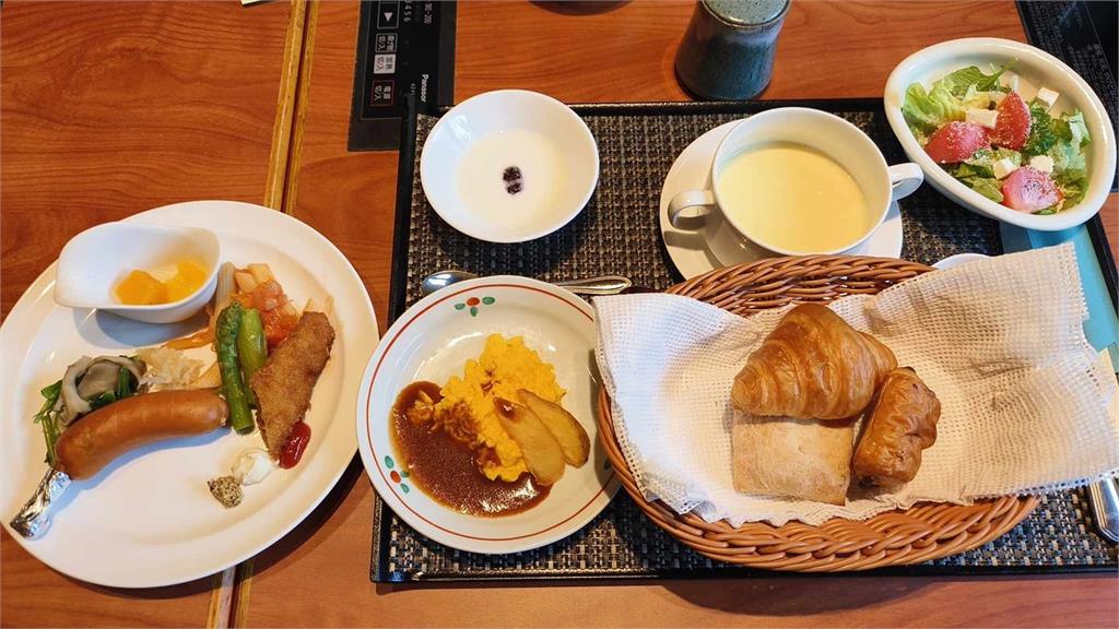 「愛吃日式或西式？」他公開日飯店早餐　全網推「這個」：更有特色！