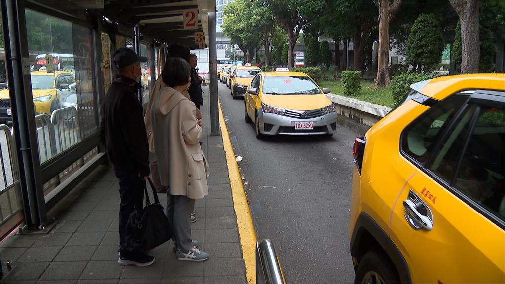 搭小黃運將碎念"謀殺.埋骨" 啦啦隊女孩嚇po網