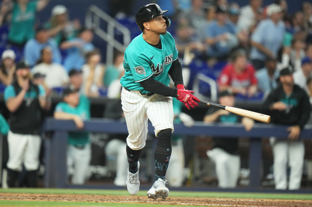 MLB(影)／「每天都感謝上帝我還在大聯盟」！總教練神調度赫南德茲從配角當英雄