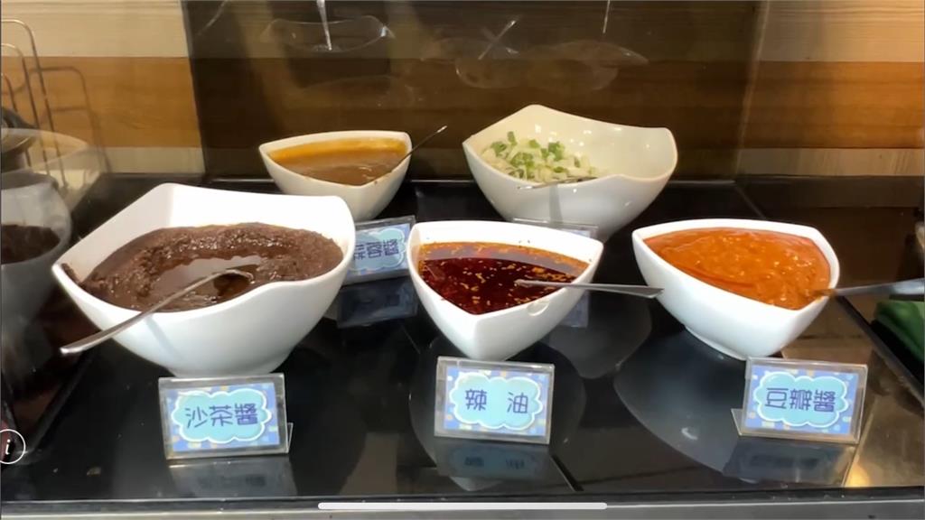 花800元單點小火鍋湯底、食材外帶 醬料多收10元!男不滿發文抱怨