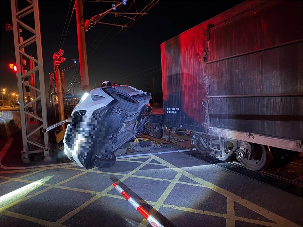 快新聞／小客車違規硬闖平交道　台鐵苗栗新埔=通霄單線雙向行車