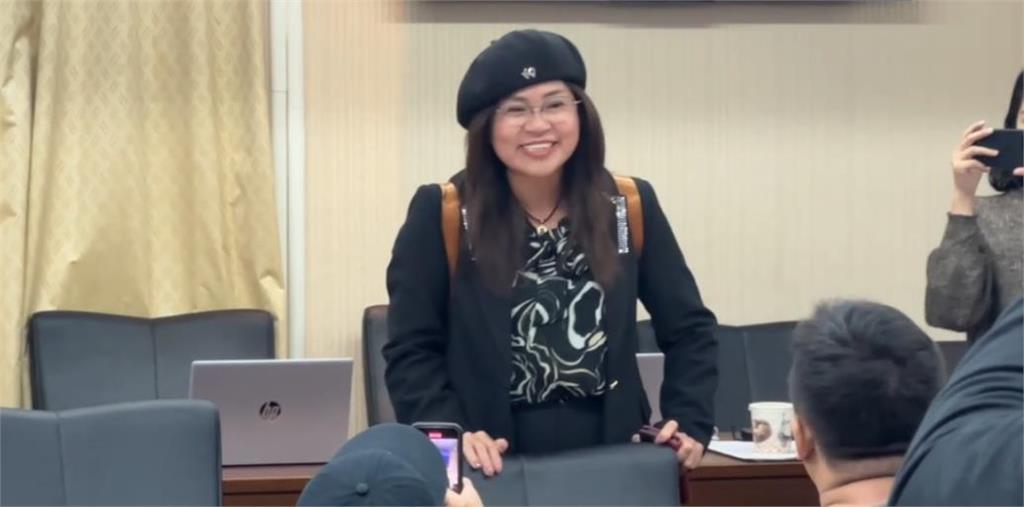 快新聞/《選罷法》綠委佔領主席台!麥玉珍酸「演哪齣」遭嗆:你們主席貪污成那樣