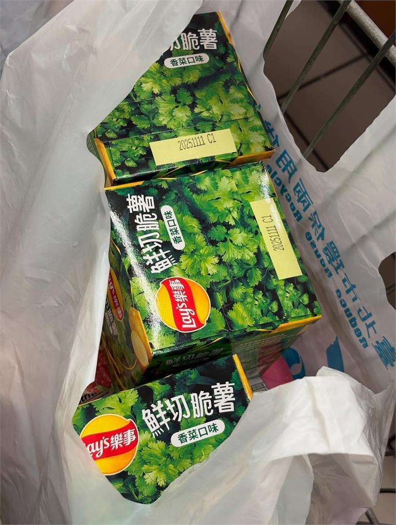 SOMI全昭彌狂掃「超台零食」狂炫下秒大翻車!韓網嚇爛:真的不行