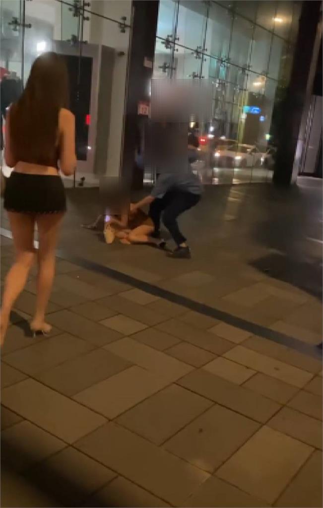 快新聞/泰籍男遭問「人妖嗎」?信義區街頭混戰 高跟鞋、拳頭互毆