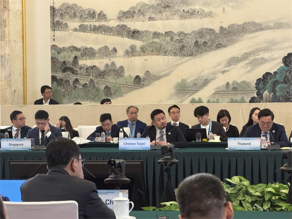 賴政府首位部長赴中！洪申翰未拿台胞證　強調「全程守住對等尊嚴」