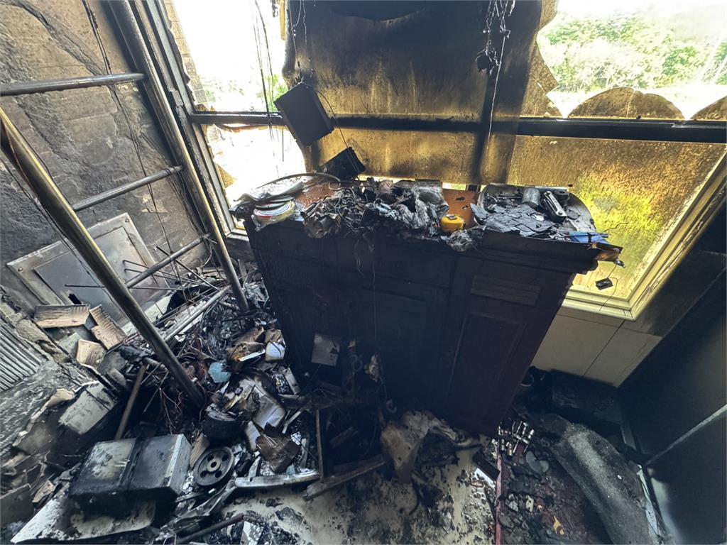 金門民宅火警!疑屋頂「私設風力發電」釀走火爆炸