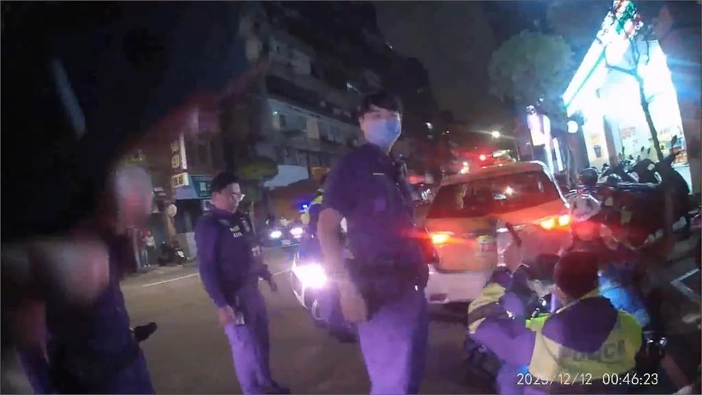 火爆外送員!不滿被計程車逼車 逆向騎車撞運將兩次