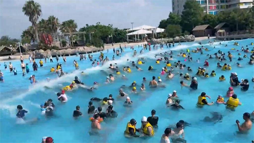 連假中南部天氣炎熱！　各地消暑景點吸引大批遊客