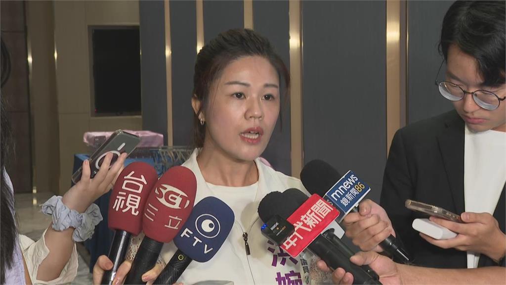 快新聞／台北市政又出包！街頭驚見「樹樹有水泥」　她氣炸開轟了