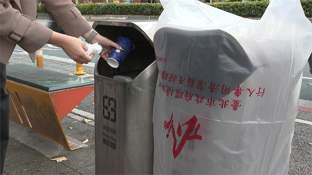 垃圾滿出來!北市垃圾桶「遭封印」 民眾憂加劇鼠患