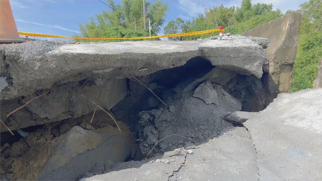 大雨滂沱！　台南官田山路掏空逾50米　擋土牆位移　交通中斷