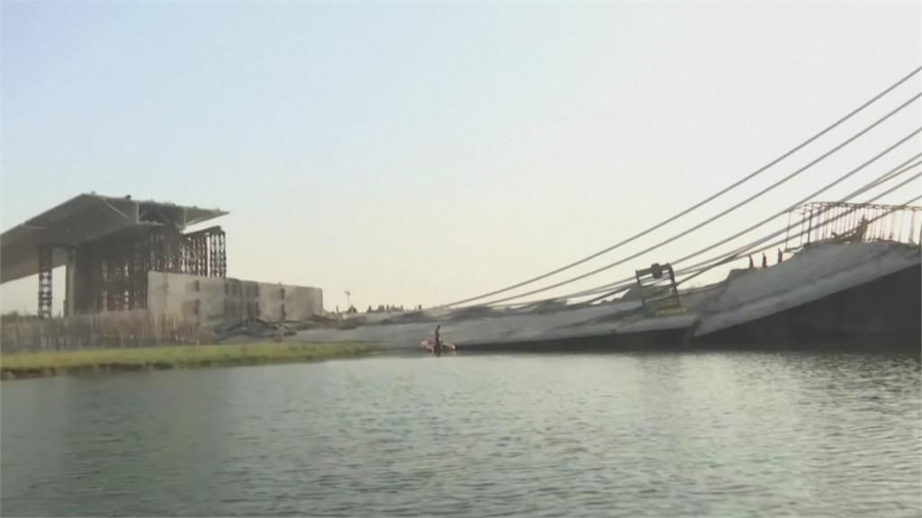 豆腐渣！印度比哈邦大橋二度坍塌　橋面「溶解」墜河