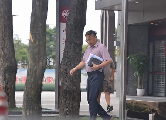 快新聞/遭控違規闖紅燈 王義川曝「被跟蹤」:影響我人身安全「會去報案」