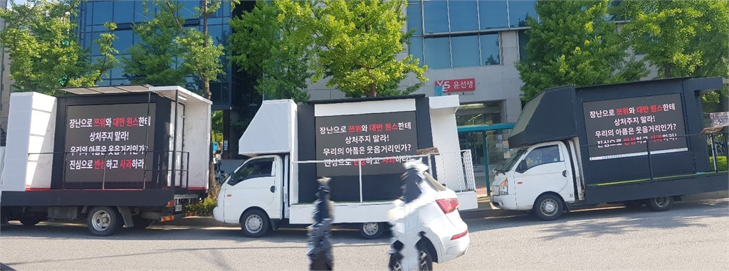 周子瑜終於露面！憔悴現身機場「全程無表情」台粉怒找卡車衝JYP抗議
