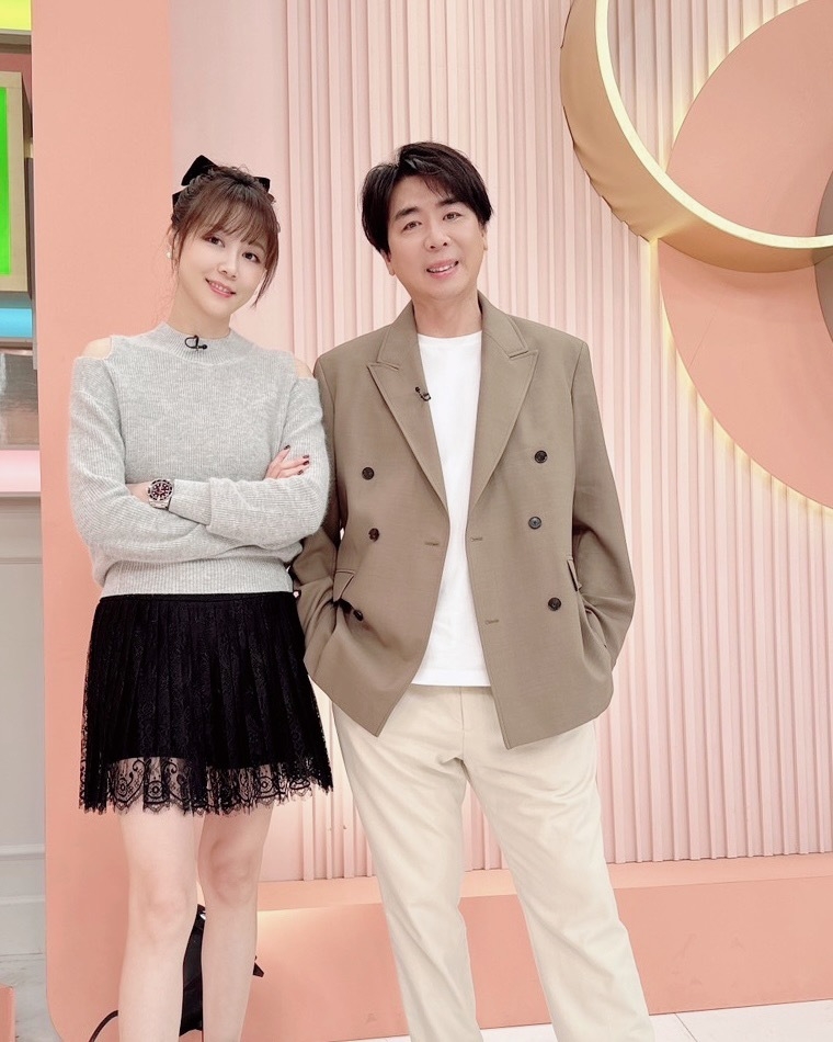 《姊妹亮起來》呂文婉點出朋友被「某位人」騙去投資！蔡允潔最怕妝髮隨時完整的人