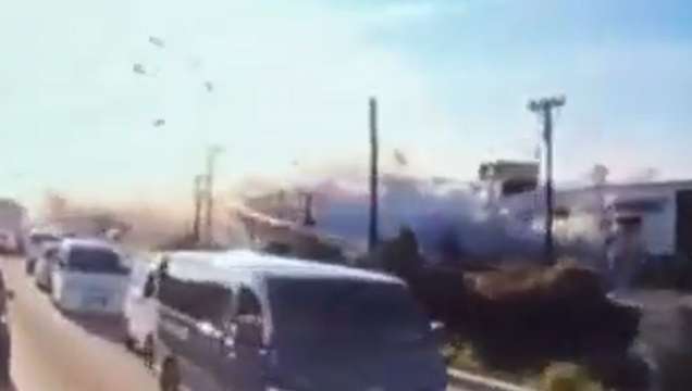 熊本AEON「爆炸瞬間」行車紀錄器畫面曝！商場炸出「大量白煙」碎片四處噴濺