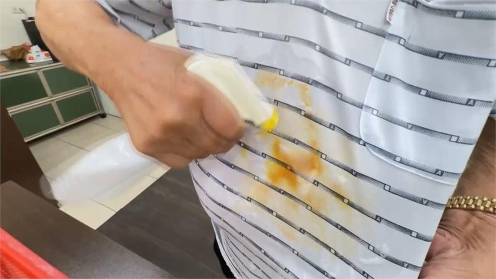 86歲阿公為強調「天然」狂噴清潔劑入口　昔曾拿熱鐵燙手推藥膏