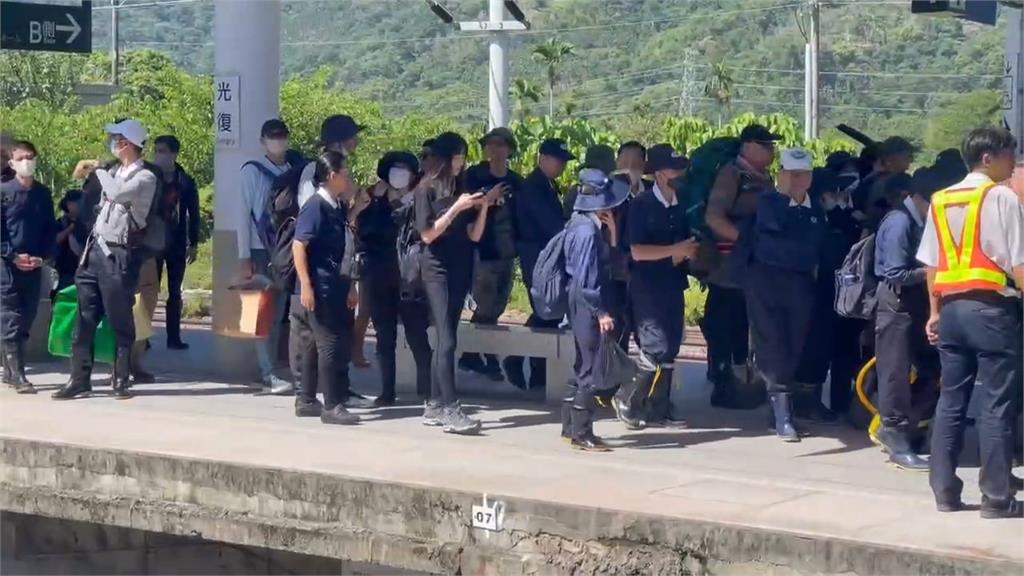 鏟子超人湧光復鄉救災 李鴻源:恐有傳染病問題