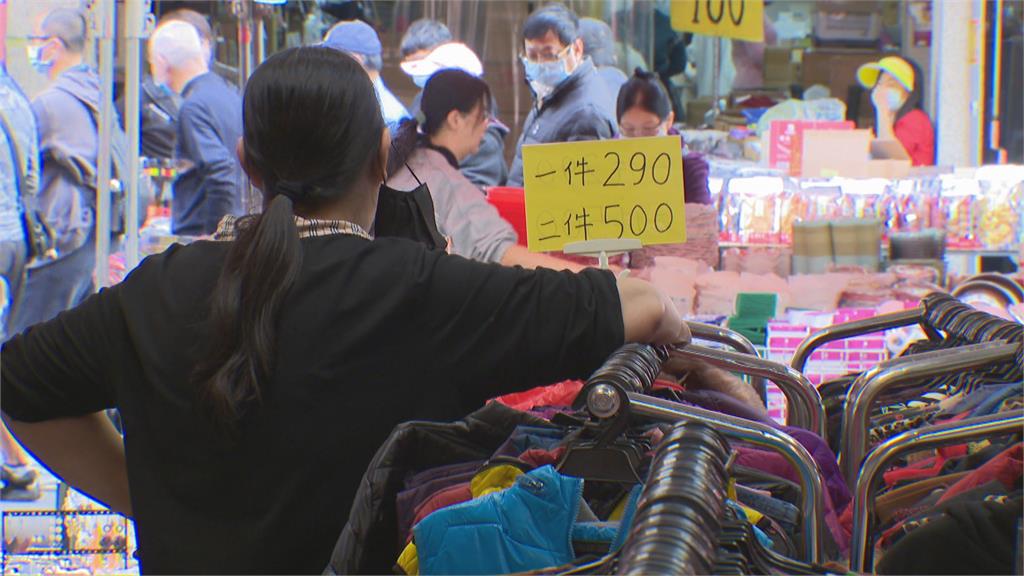 台中天津路年貨大街開跑　服飾街「直播」叫賣拚經濟