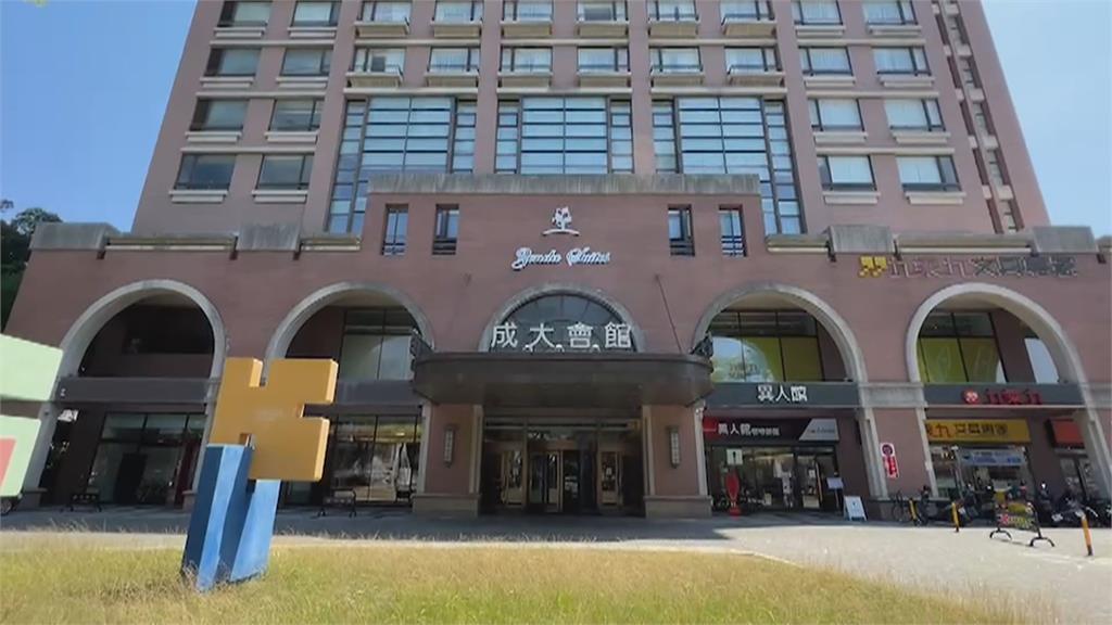 當心!「超高速」旋轉門夾人 成大會館道歉