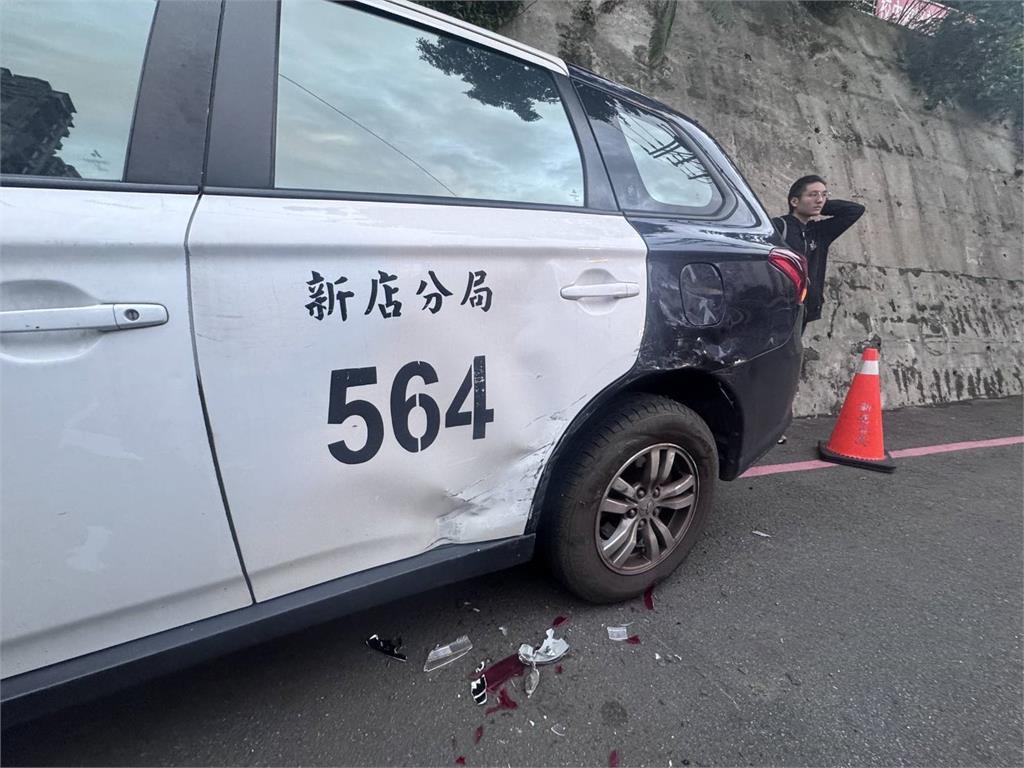 一波三折!休旅車疑搶快遭撞翻 //未拉手煞又撞警車