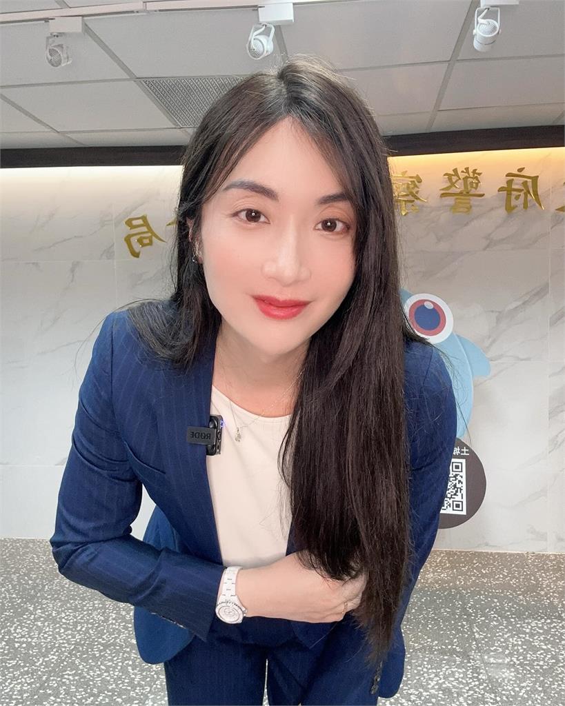 最美檢察官比基尼「身藏巨物」游泳自帶浮力!水面反射真實身材全網暴動