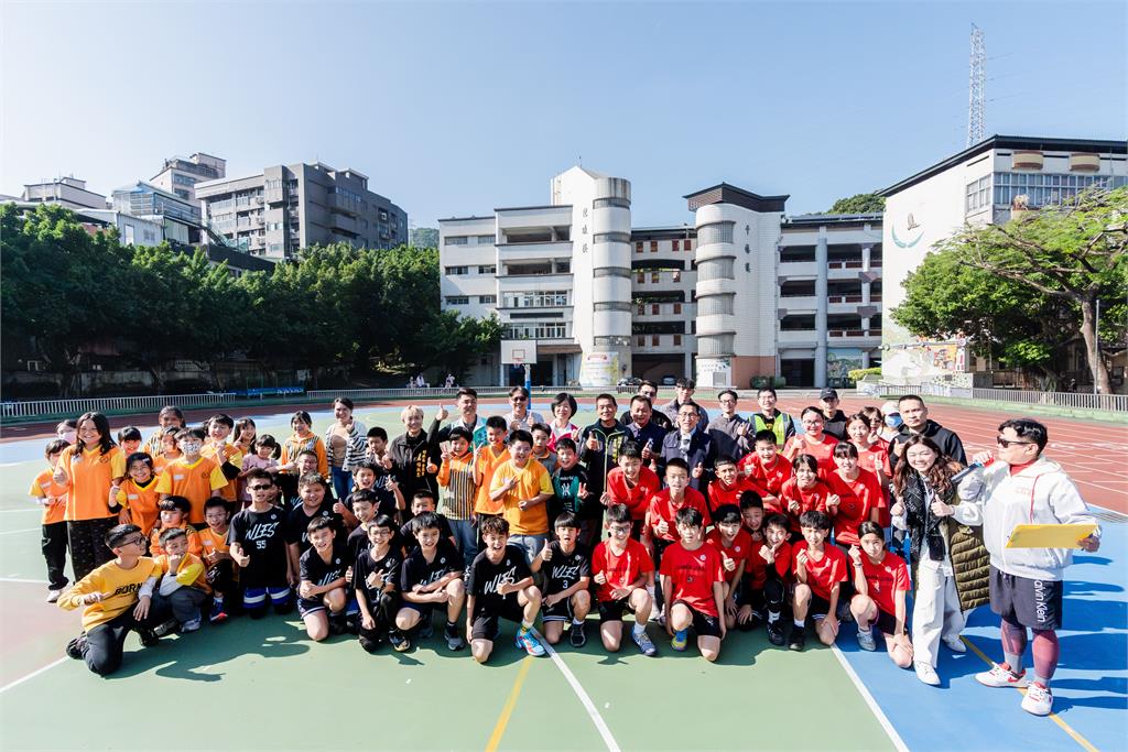 快新聞/挺基層運動!蘇巧慧爭取六千萬 新增3座風雨球場陸續動工